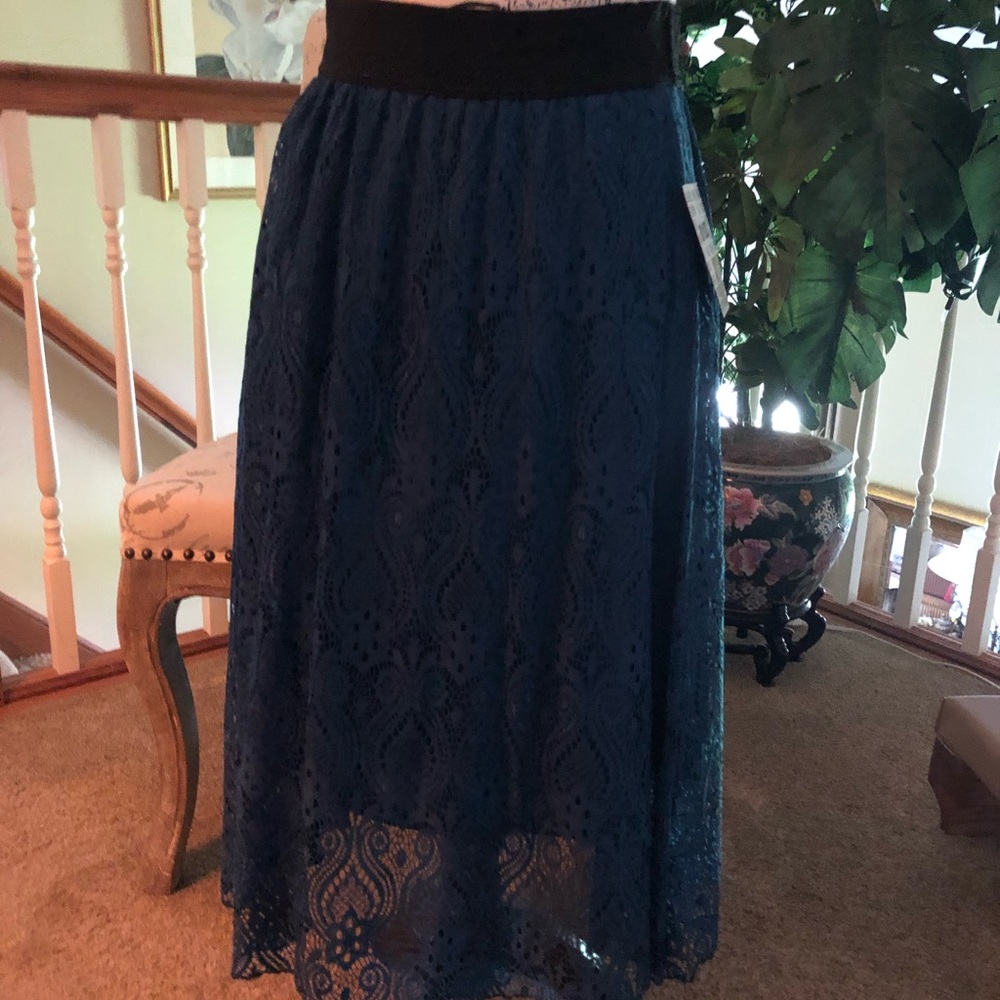 Lularoe lace pull on skirt never worn, bluish green color.